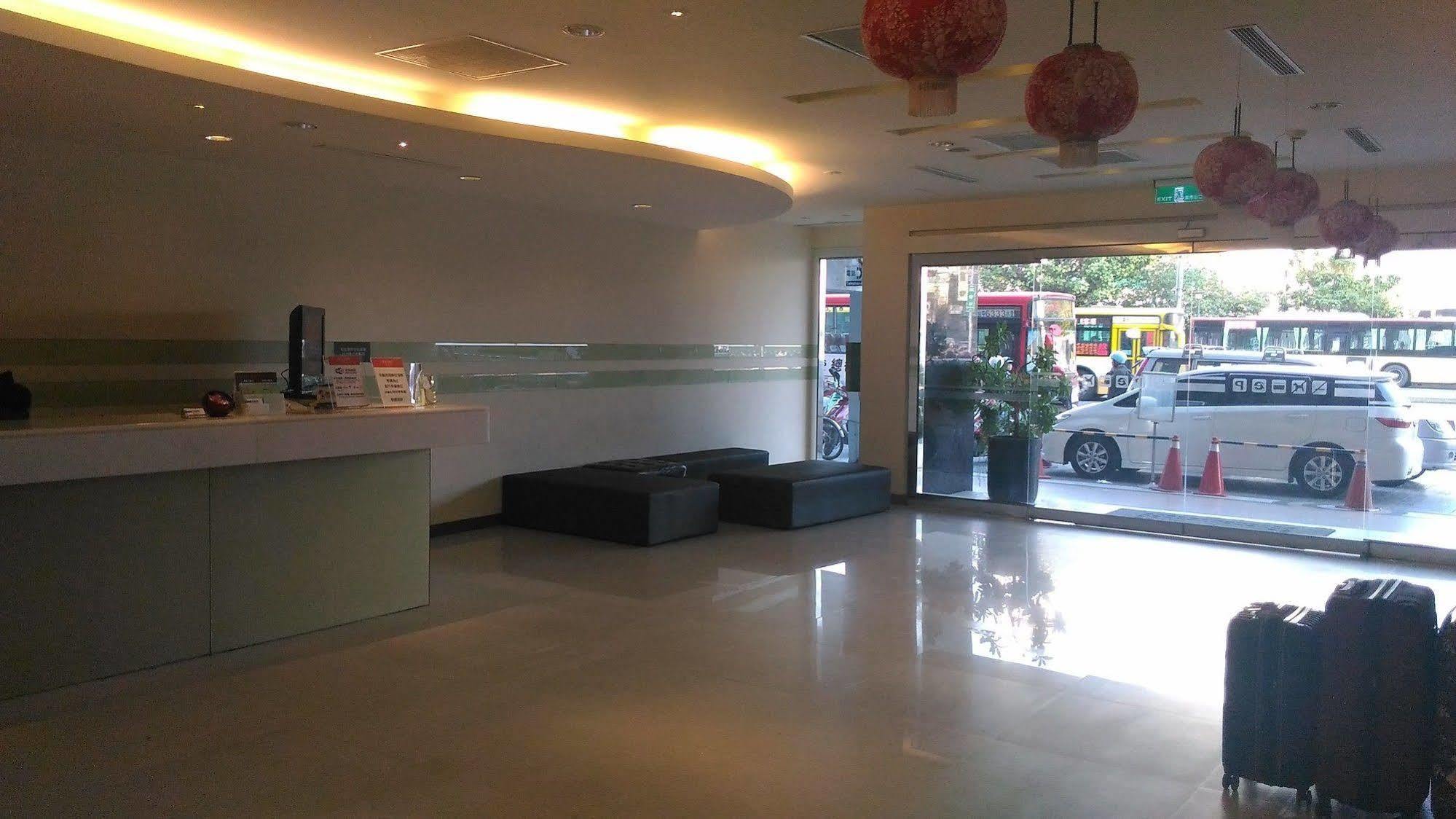 Palmer Hotel Taichung Exterior photo