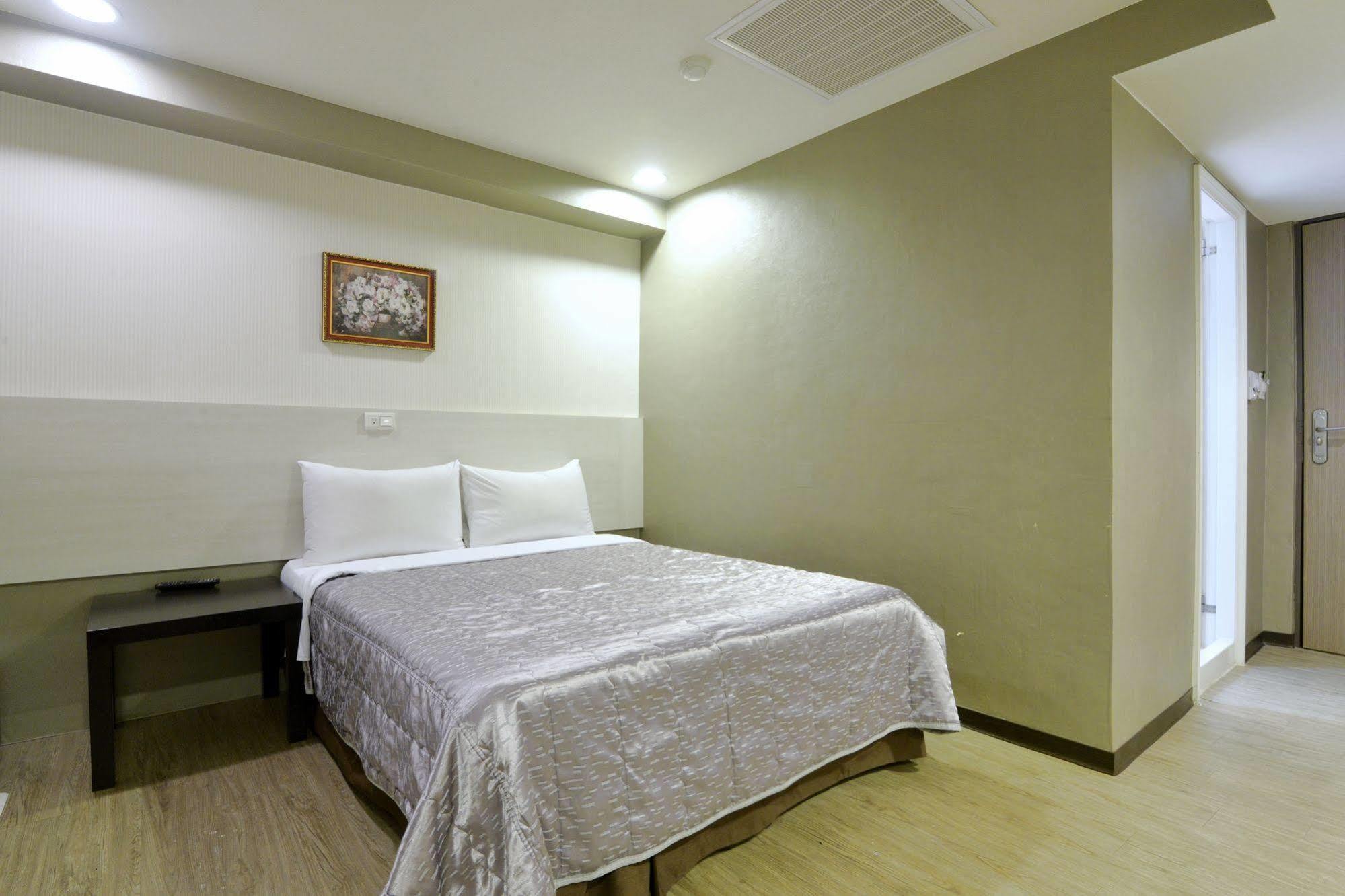 Palmer Hotel Taichung Exterior photo