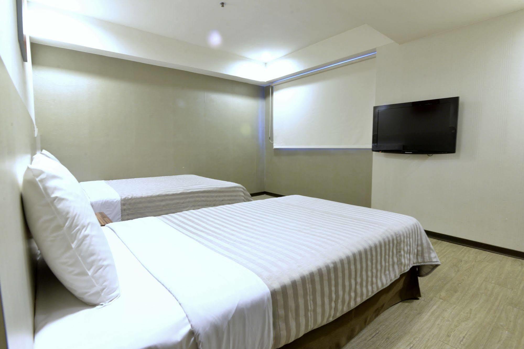 Palmer Hotel Taichung Exterior photo