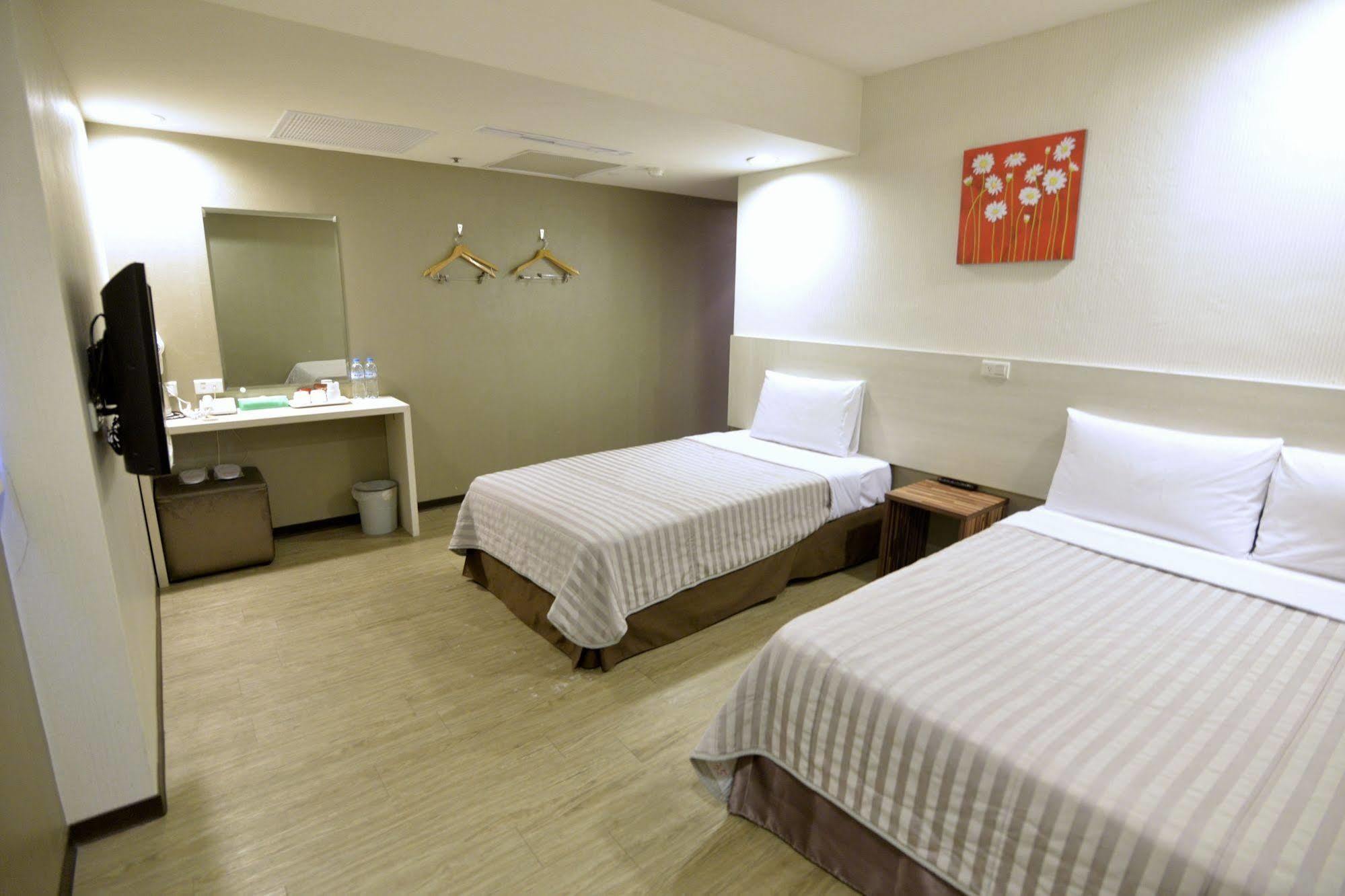 Palmer Hotel Taichung Exterior photo