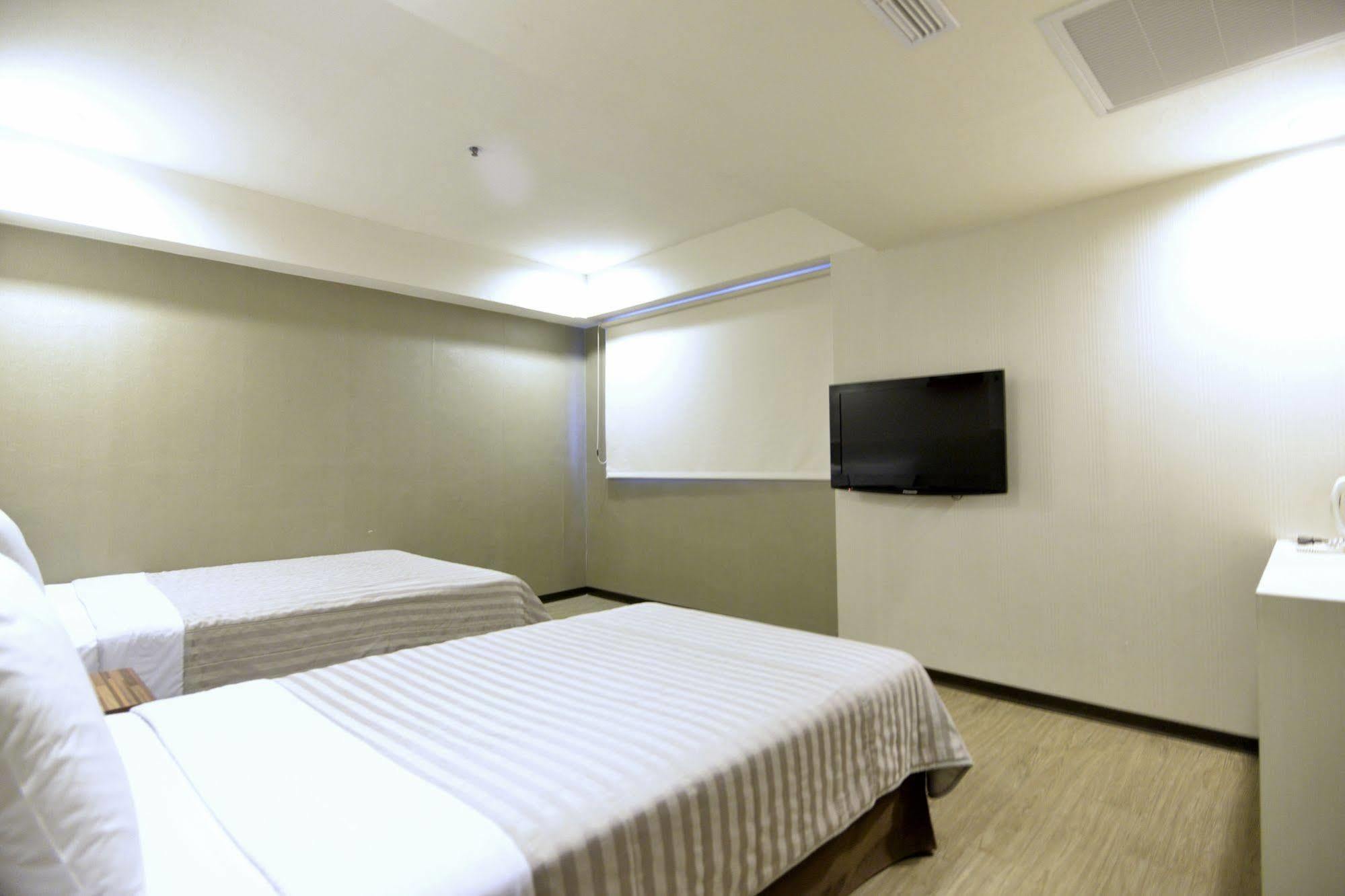 Palmer Hotel Taichung Exterior photo