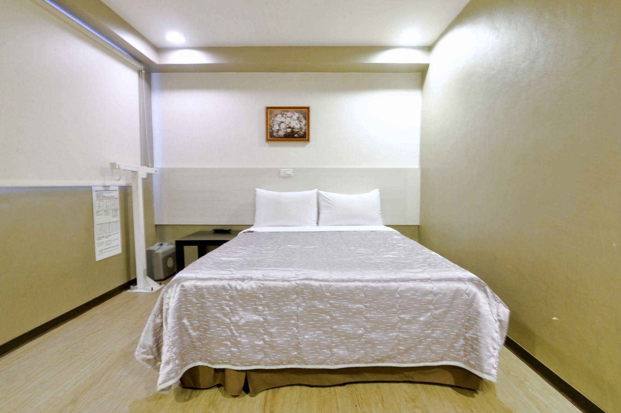 Palmer Hotel Taichung Exterior photo