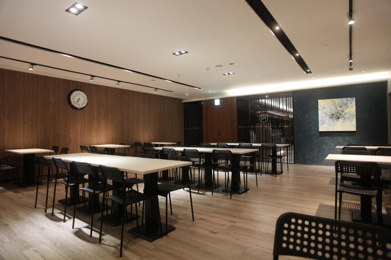 Palmer Hotel Taichung Exterior photo